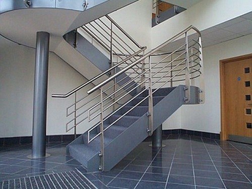 Lựa chọn tay vịn cầu thang kiểu nào cho đúng?