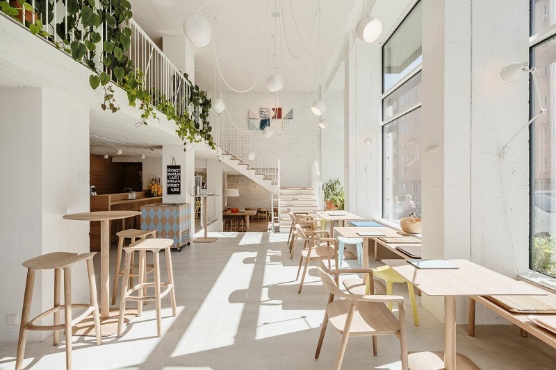 Thiết kế quán cafe không gian mở cùng cửa nhôm kính